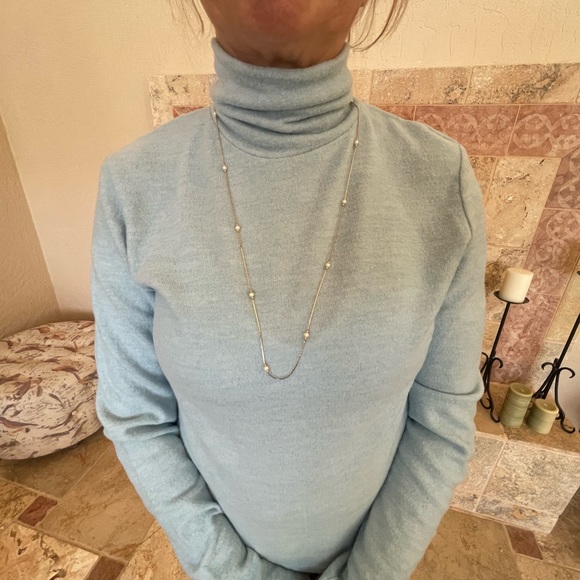 Five pieces of jewelry. One bracelet and four necklaces. - Picture 8 of 13